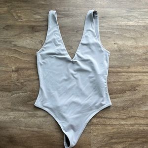 Only worn once Aritzia bodysuit - size small